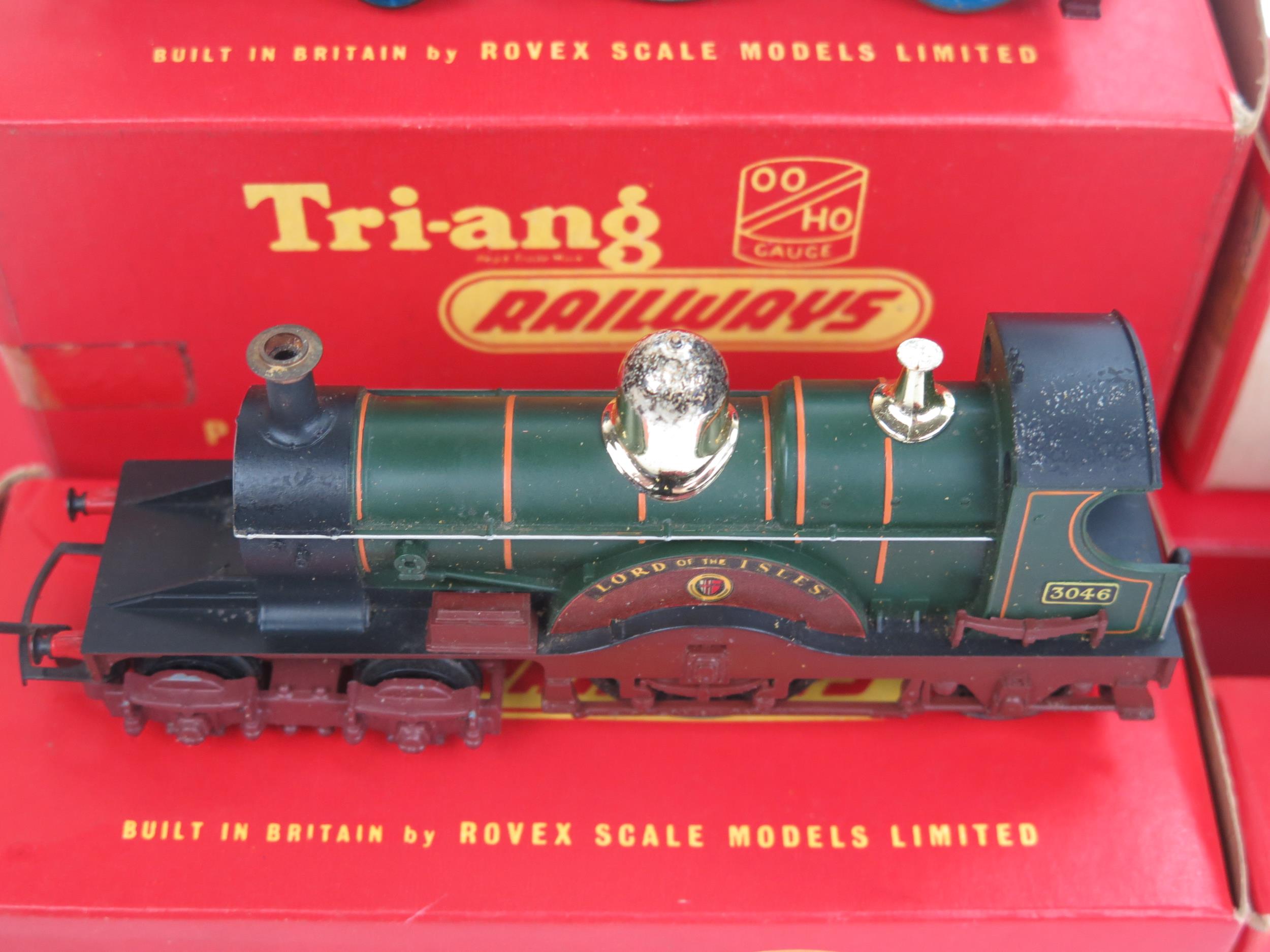 A Tri-ang OO Gauge R. 354 4-2-2 "Lord of The Isles" Loco with matching R. 37 Tender GWR 3046 and - Image 2 of 2