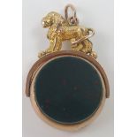 Antique 9ct Gold Spinning Fob with lion rampant surmount and set with bloodstone and agate, c.