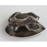 Chinese Silver Frog on Lily Pad Salt, Canton Sing Fat, early 20th century, the base with screw