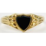 Antique 18ct Gold Signet Ring set with a shield shaped bloodstone, size N, Chester 1913, 3.5g
