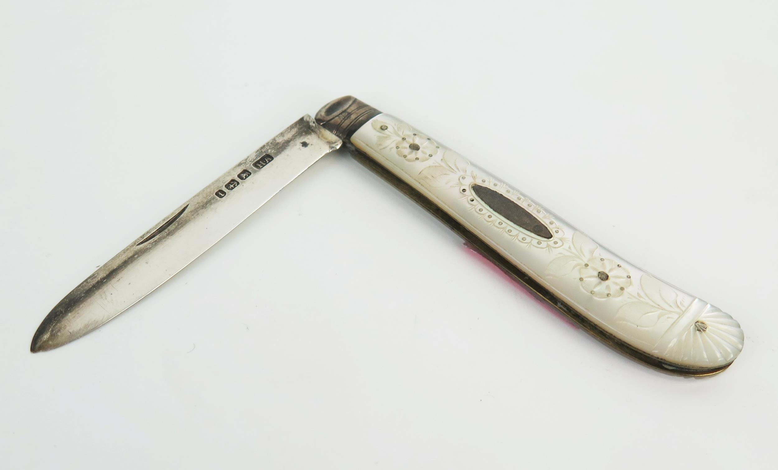 A William IV silver and mother of pearl fruit knife, Birmingham 1832, Henry Hyde Aston.