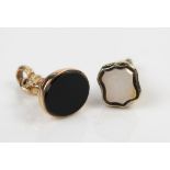 Two Small Seals in unmarked gold setting, one with agate and the other onyx, 6g