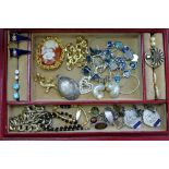 Assorted costume jewellery, including gold plated items, faux pearls, beads, paste set items,