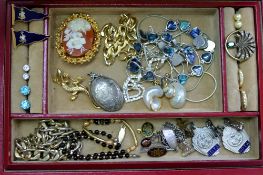 Assorted costume jewellery, including gold plated items, faux pearls, beads, paste set items,
