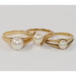 A 9 carat gold cultured pearl set ring, London 1984,