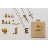 A quantity of yellow metal and 9 carat gold jewellery,