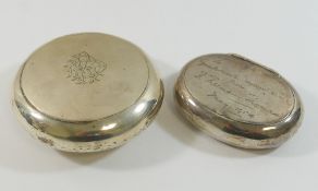 An Edwardian oval silver 'squeeze' tobacco box, Birmingham 1901,