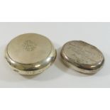 An Edwardian oval silver 'squeeze' tobacco box, Birmingham 1901,