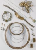 A quantity of silver and silver coloured metal jewellery including a kangaroo scarf tie, 5.