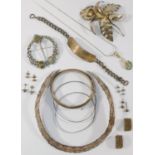 A quantity of silver and silver coloured metal jewellery including a kangaroo scarf tie, 5.