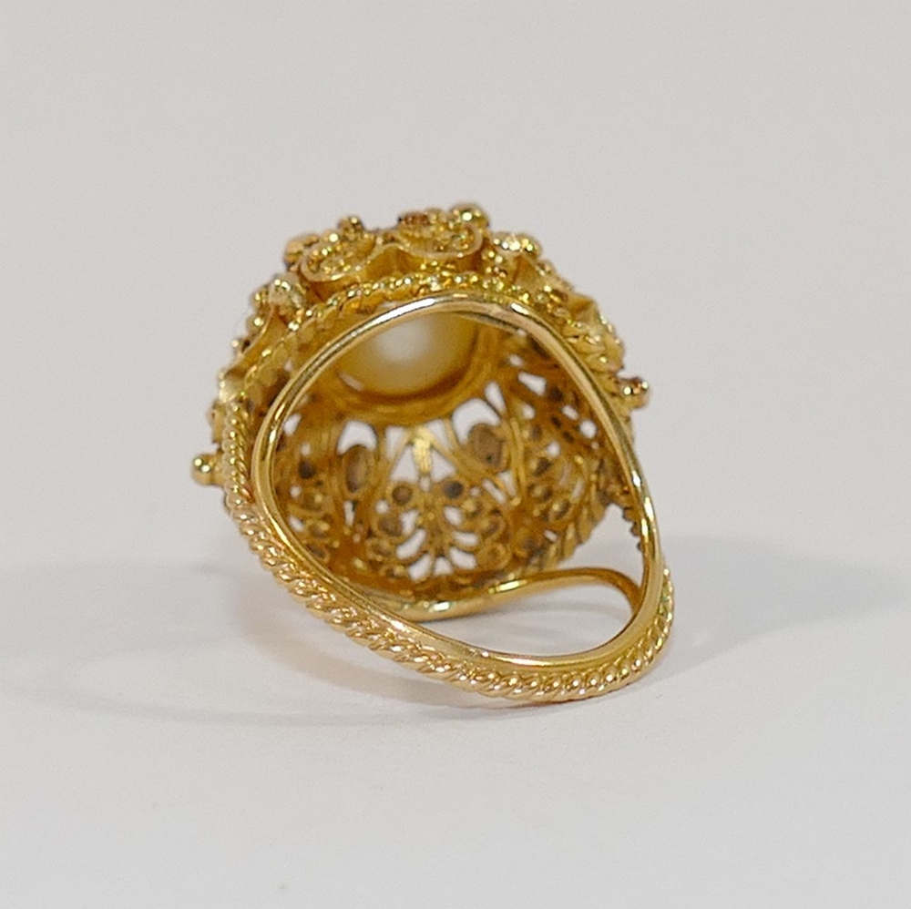 An Indian yellow metal bombè-shaped ring, set with single cultured pearl, stamped '22C', - Image 5 of 6