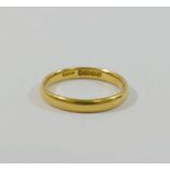 A 22 carat gold wedding band, Birmingham 1935, finger size Q,