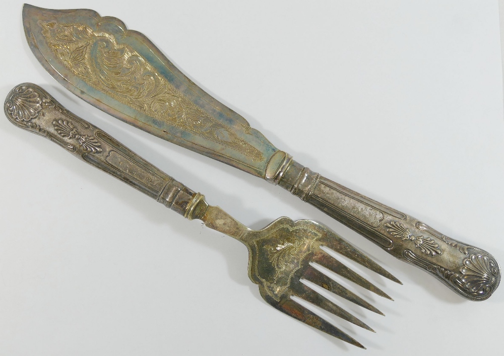 A pair of silver handled fish servers, a