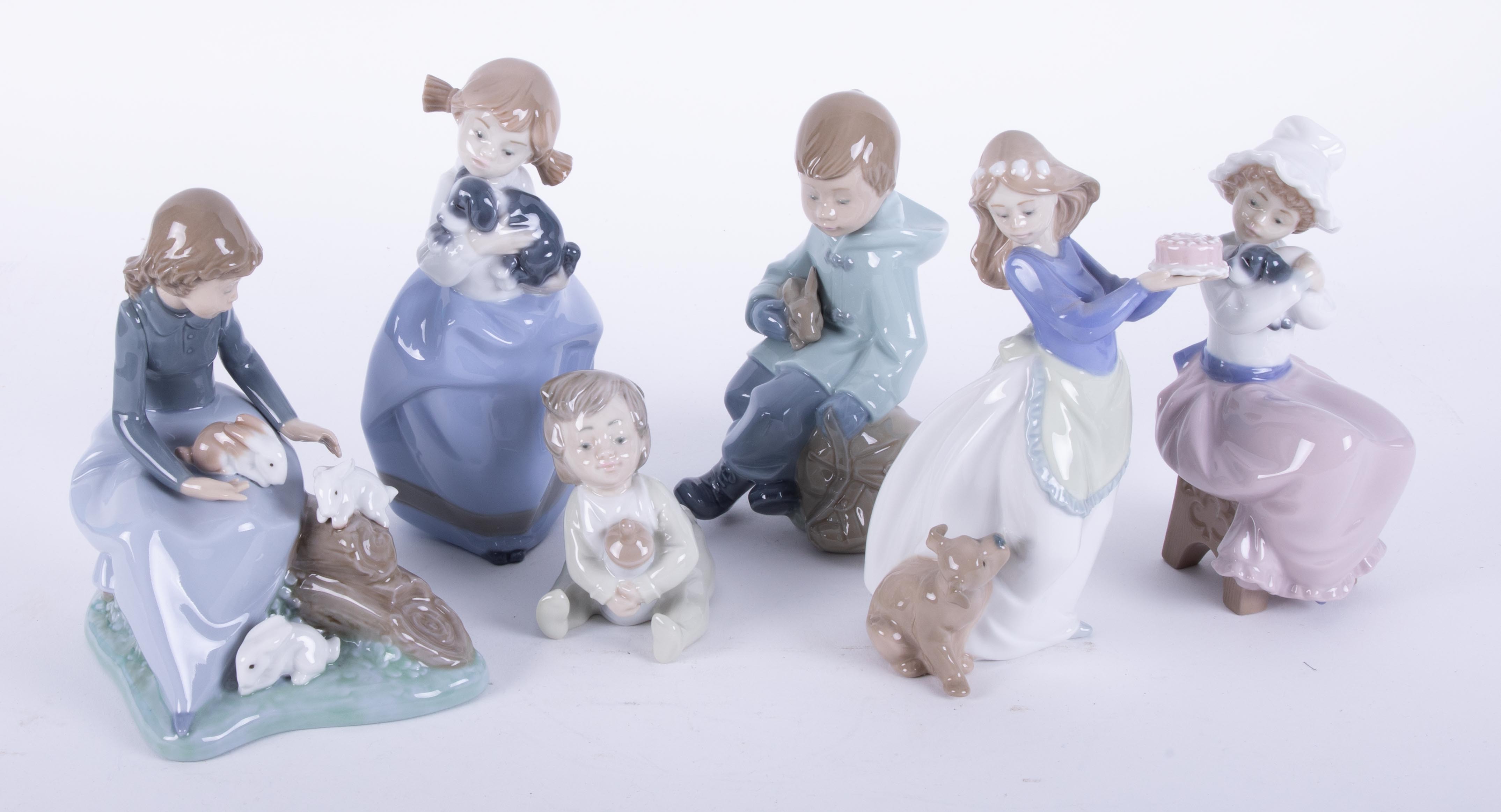 Nao, a collection of six various figures, the tallest 19cm.