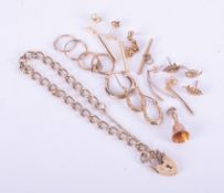 A bag of mixed 9ct yellow gold jewellery items to include earrings, charm bracelet, & charms,