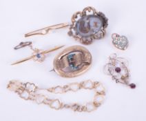 An interesting mixed lot of jewellery including a yellow gold heart locket (not hallmarked or