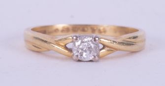 An 18ct yellow & white gold ring set with 0.23 carats of round brilliant cut diamond, 2.82gm, size M