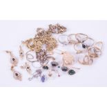 A quantity of 9ct yellow gold jewellery to include bracelets, rings, earrings, chains, etc,
