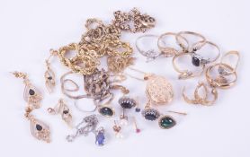 A quantity of 9ct yellow gold jewellery to include bracelets, rings, earrings, chains, etc,