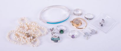 A mixed collection of jewellery to include a pair of silver sapphire studs, silver & turquoise