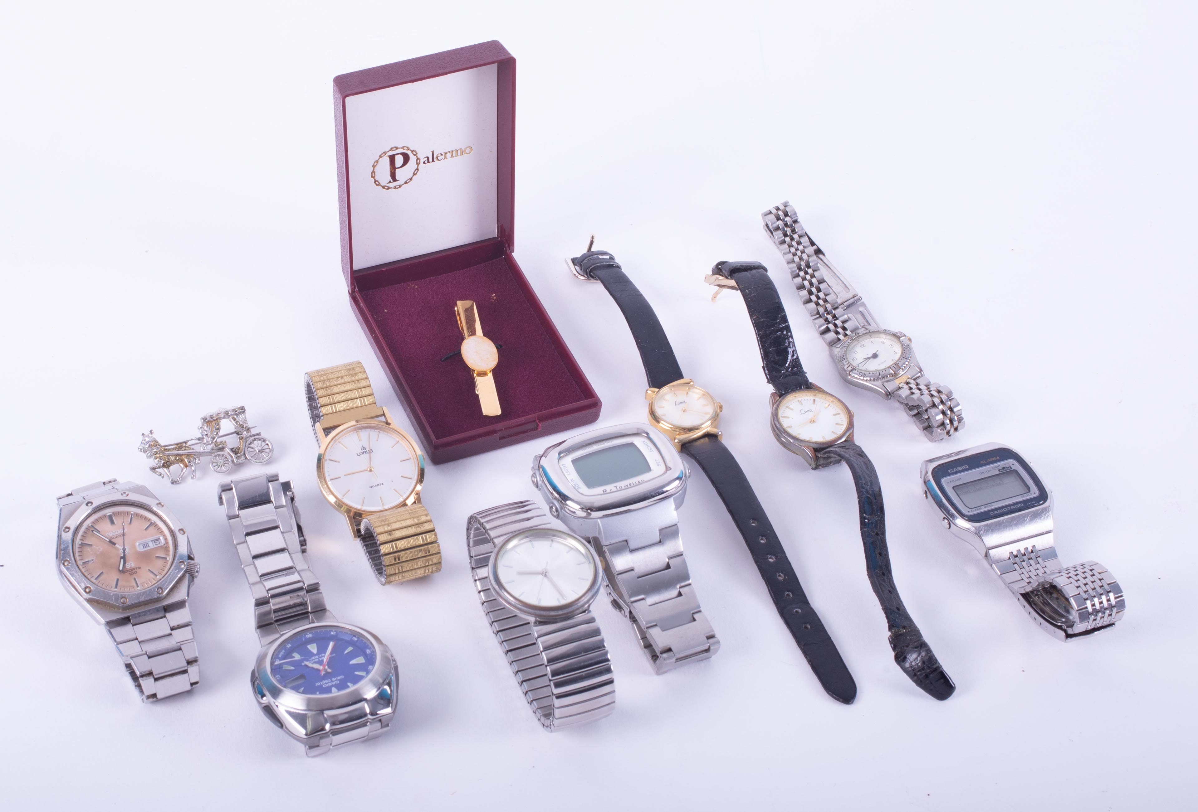 A mixed selection of nine ladies and gent's watches to include Lorus, Seiko, R.C. Traveller,