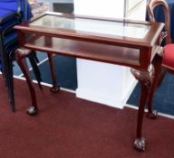 A pair of reproduction mahogany framed and glazed display cabinets, width 100cm, height 83cm.