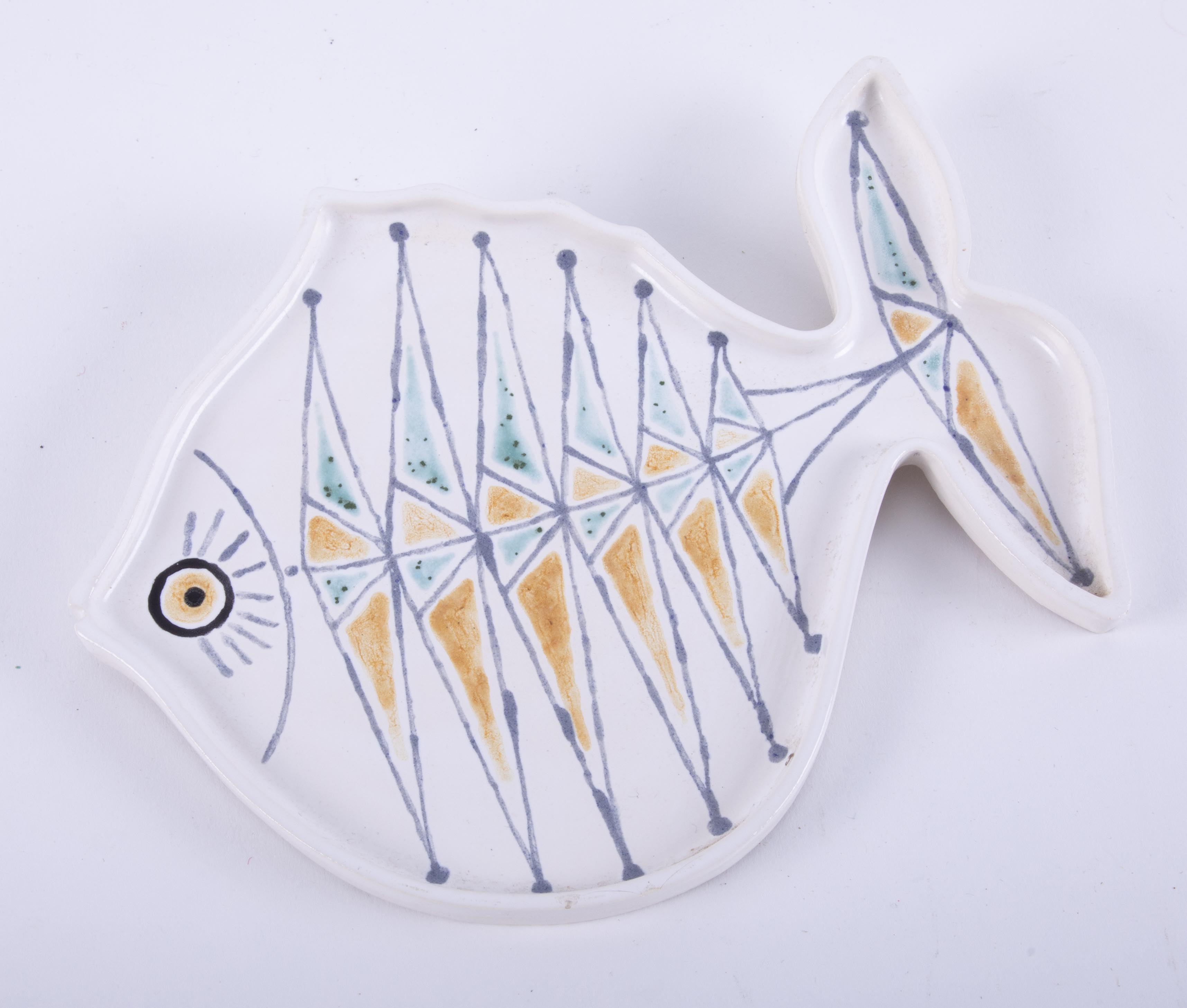 Peter Dawkins studio pottery fish, length 19cm.