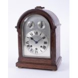 An oak cased bracket clock with chiming movement, height 35cm.