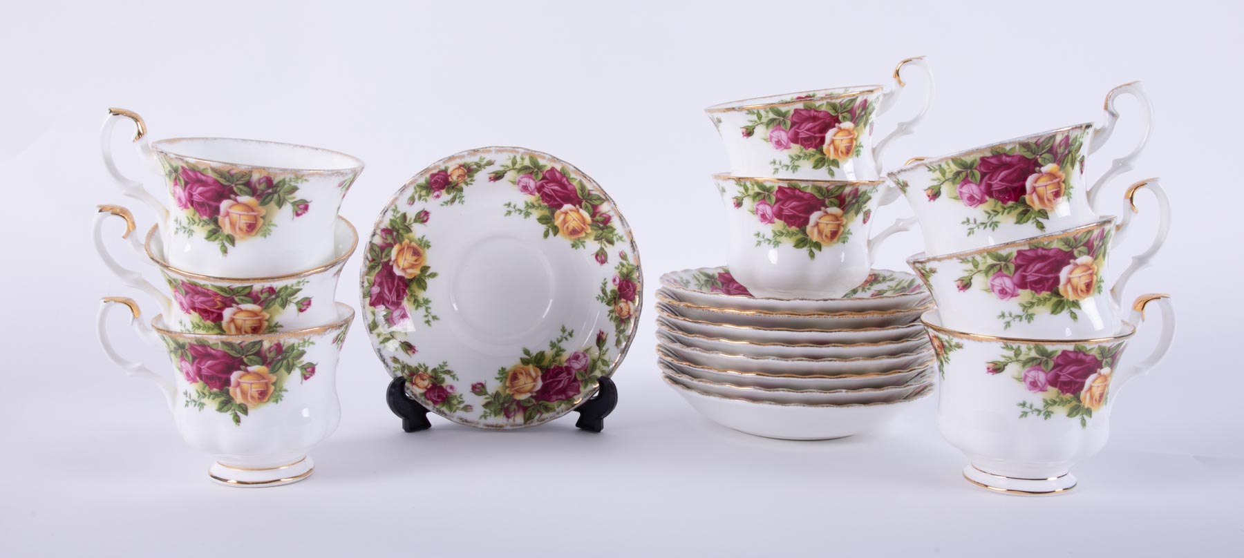 Royal Albert 'Old Country Roses' tea wares, eight cups and nine saucers.