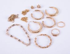 A small mixed collection of 9ct gold jewellery approx 20.7g together with a 22ct gold band approx