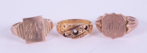 Three rings to include a 9ct rose gold signet ring, 5.23gm, size Q 1/2 to R, a 9ct yellow gold