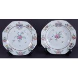 A pair of Chinese porcelain armorial plates, Qianlong, diameter 22cm. The coast of arms probably