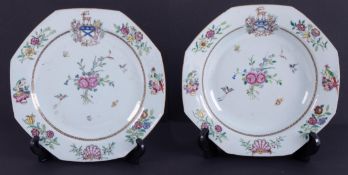 A pair of Chinese porcelain armorial plates, Qianlong, diameter 22cm. The coast of arms probably