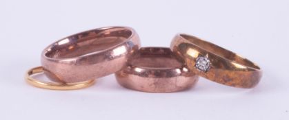 A mixed lot including 2 x 9ct rose gold wedding bands & 1 x 9ct yellow gold wedding band set a