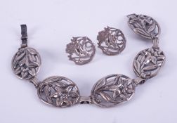 A Danecraft silver oval link flower bracelet and a pair of boxed silver flower design circular