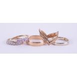 Five 9ct gold rings to include an engraved wishbone design ring, 2.73gm, size N to O, a 9ct seven