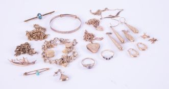 A quantity of 9ct yellow gold jewellery items, (some not hallmarked & not tested), to