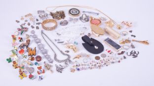 A mixed lot of costume jewellery & other items to include two Swarovski brooches, elephant &