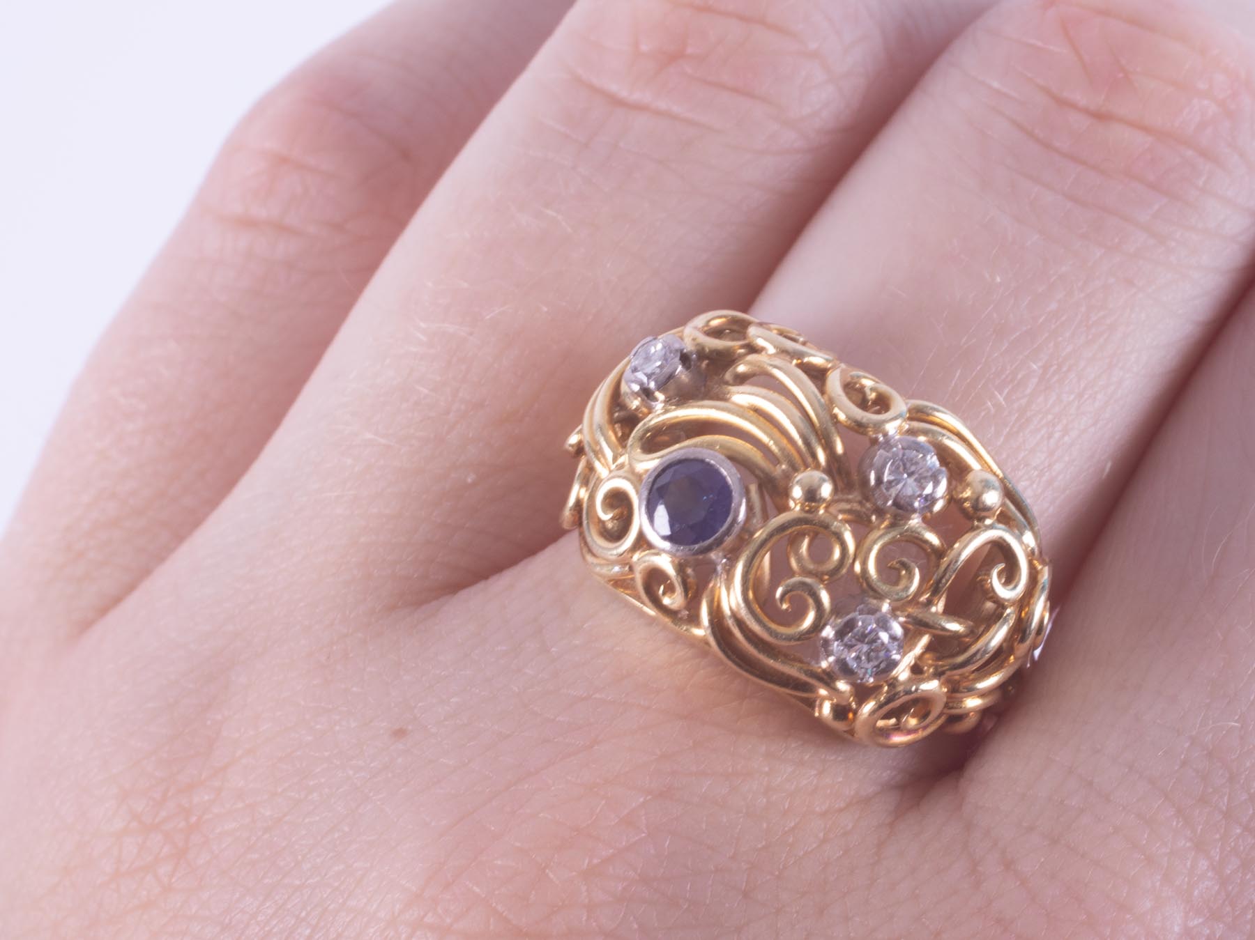 An ornate designed yellow & white gold ring (no hallmarks & not tested) set with a round cut - Image 2 of 2