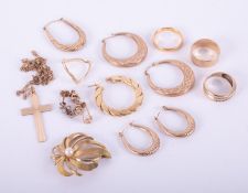 A quantity of 9ct gold jewellery to include earrings, rings, pendant, chain, brooch, etc, total