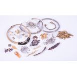 A mixed lot of costume jewellery & silver to include brooches, hairclips, earrings, cufflinks,