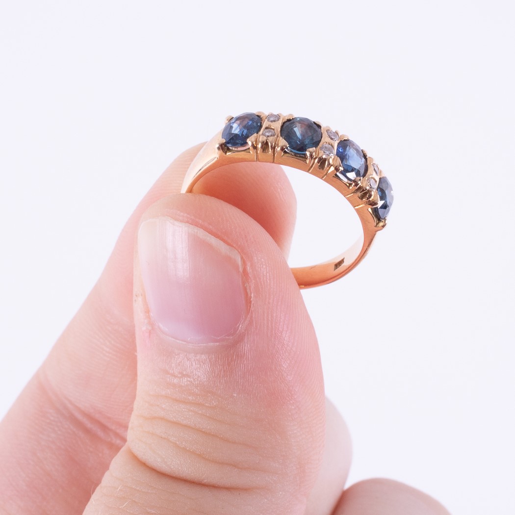 An 18ct yellow gold ring set with four oval cut sapphires, approx. total sapphire weight 1.40 - Image 3 of 3