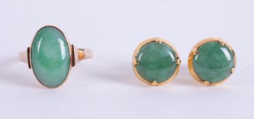 A 14k yellow gold ring (hallmark slightly indistinct) set with an oval cabochon cut jade,