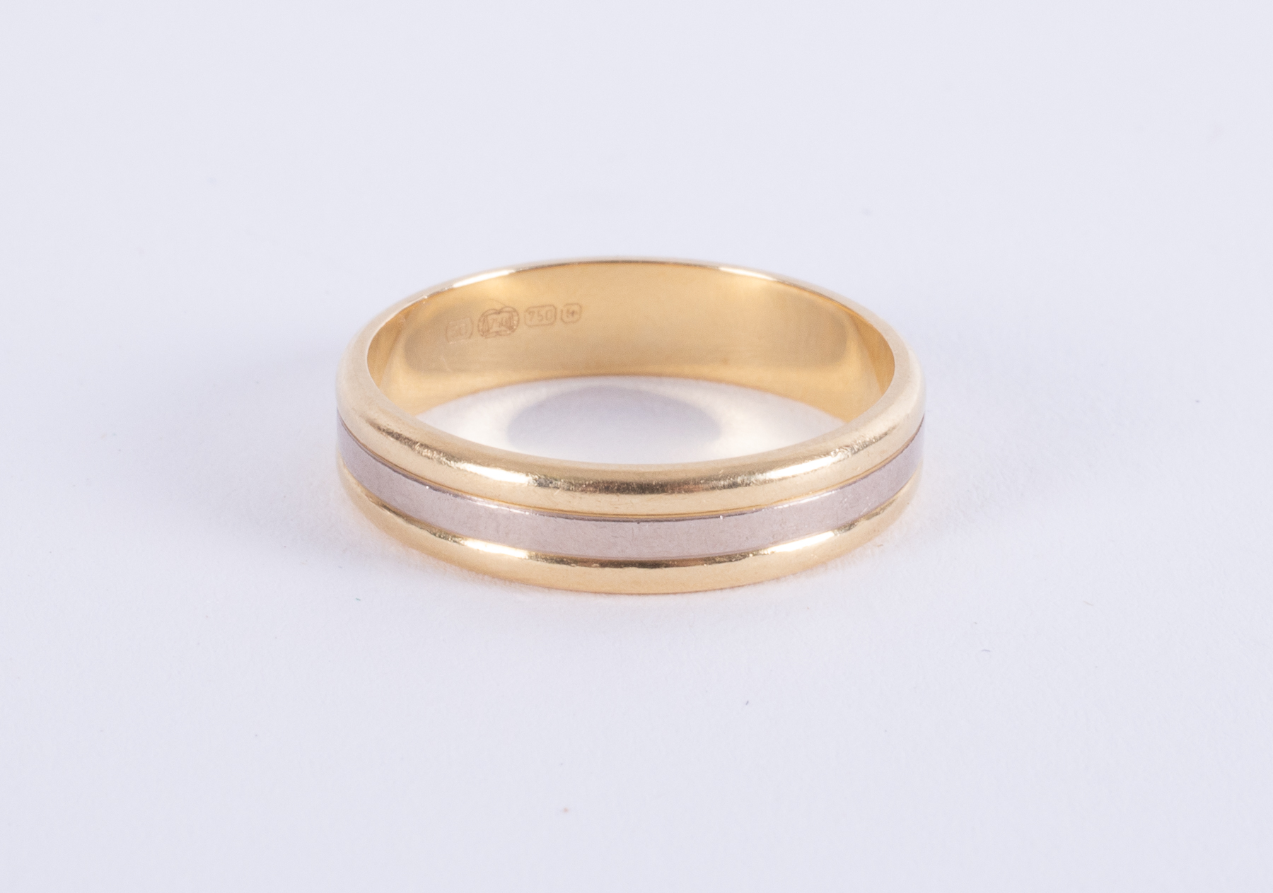 An 18ct yellow and white gold 4mm band, 4.03gm, size N to N 1/2.