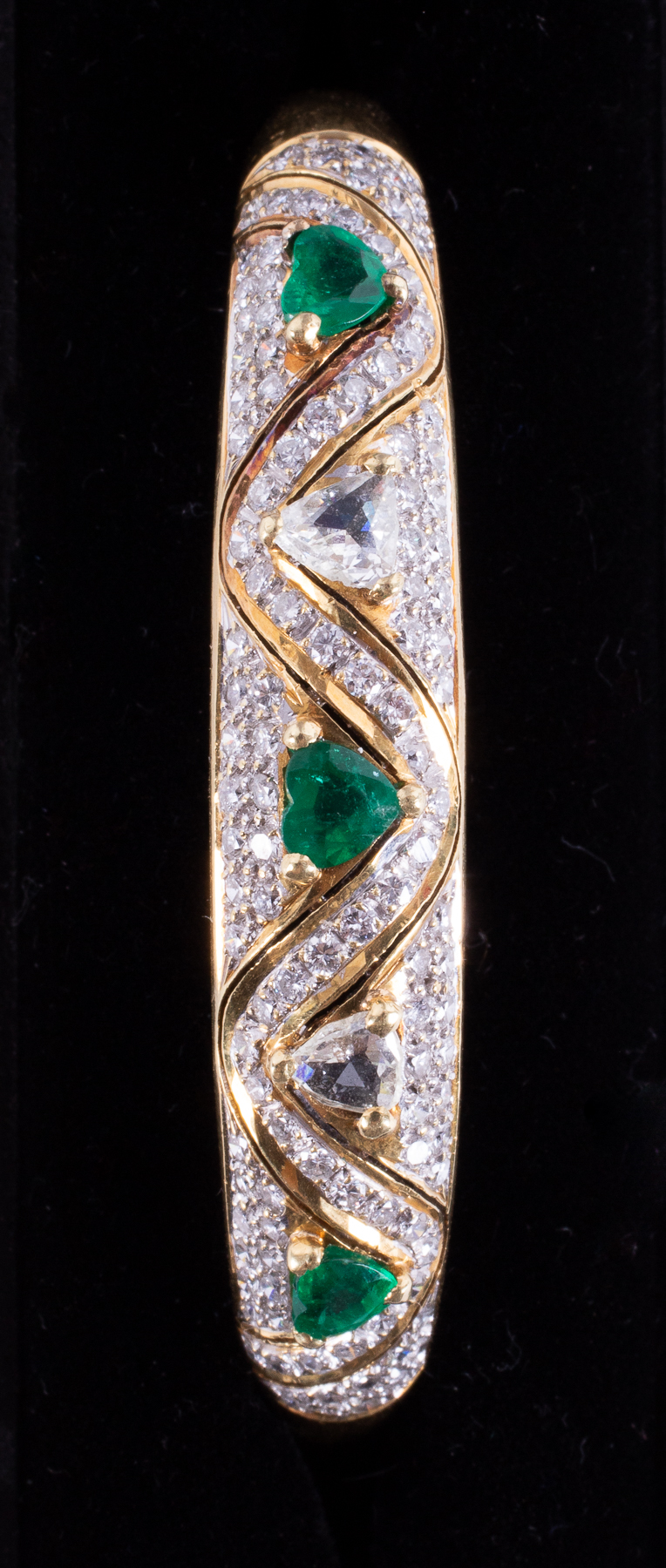 An impressive 18ct yellow gold bangle set with three heart shaped emeralds, approx. - Image 4 of 4