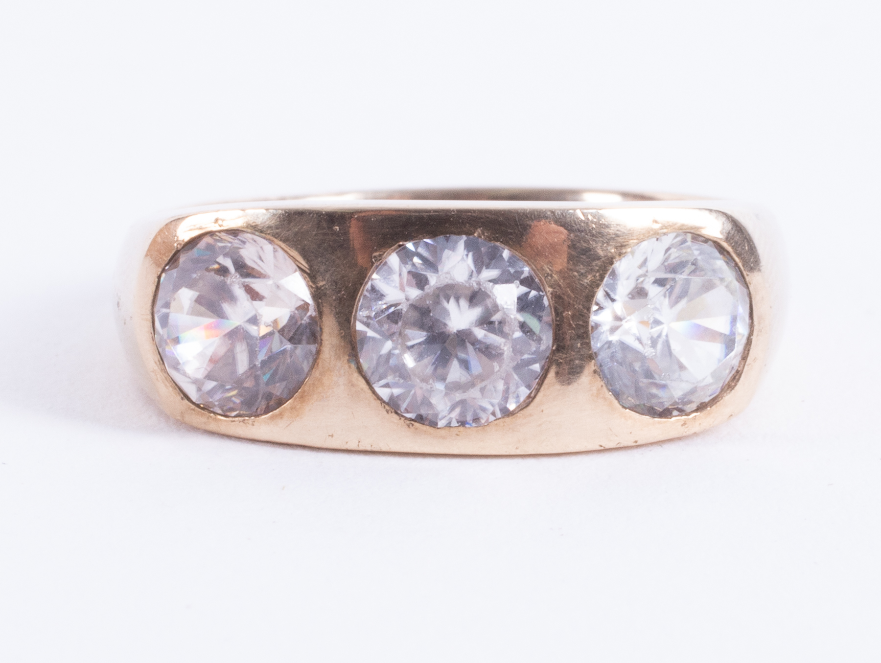 A heavy 18ct yellow gold ring set with three clear paste stones, 7.71gm, size T 1/2.