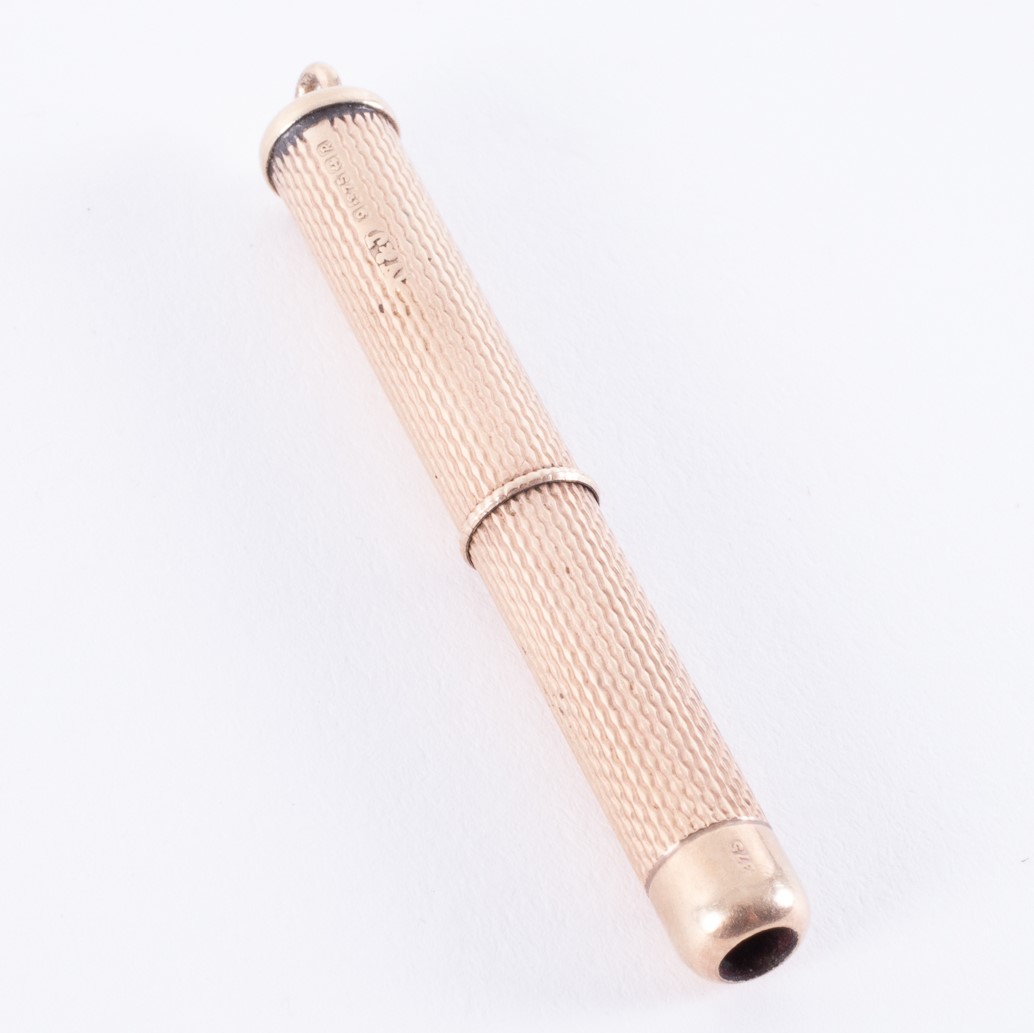 A 9ct yellow gold toothpick with an engineered finish, length 4.5cm (with pick retracted), 5.49gm. - Image 2 of 3