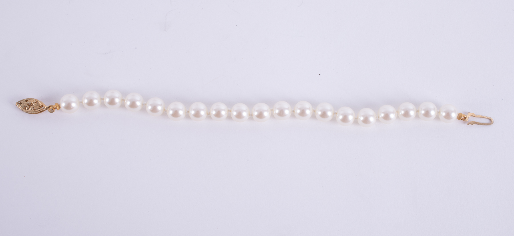 A set to include a pair of yellow gold (markings indistinct) 8mm white freshwater pearl stud - Image 3 of 3