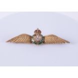 A 9ct yellow gold & red & green enamel RAF brooch, measuring approx. 5,5cm x 1.5cm, pin & safety