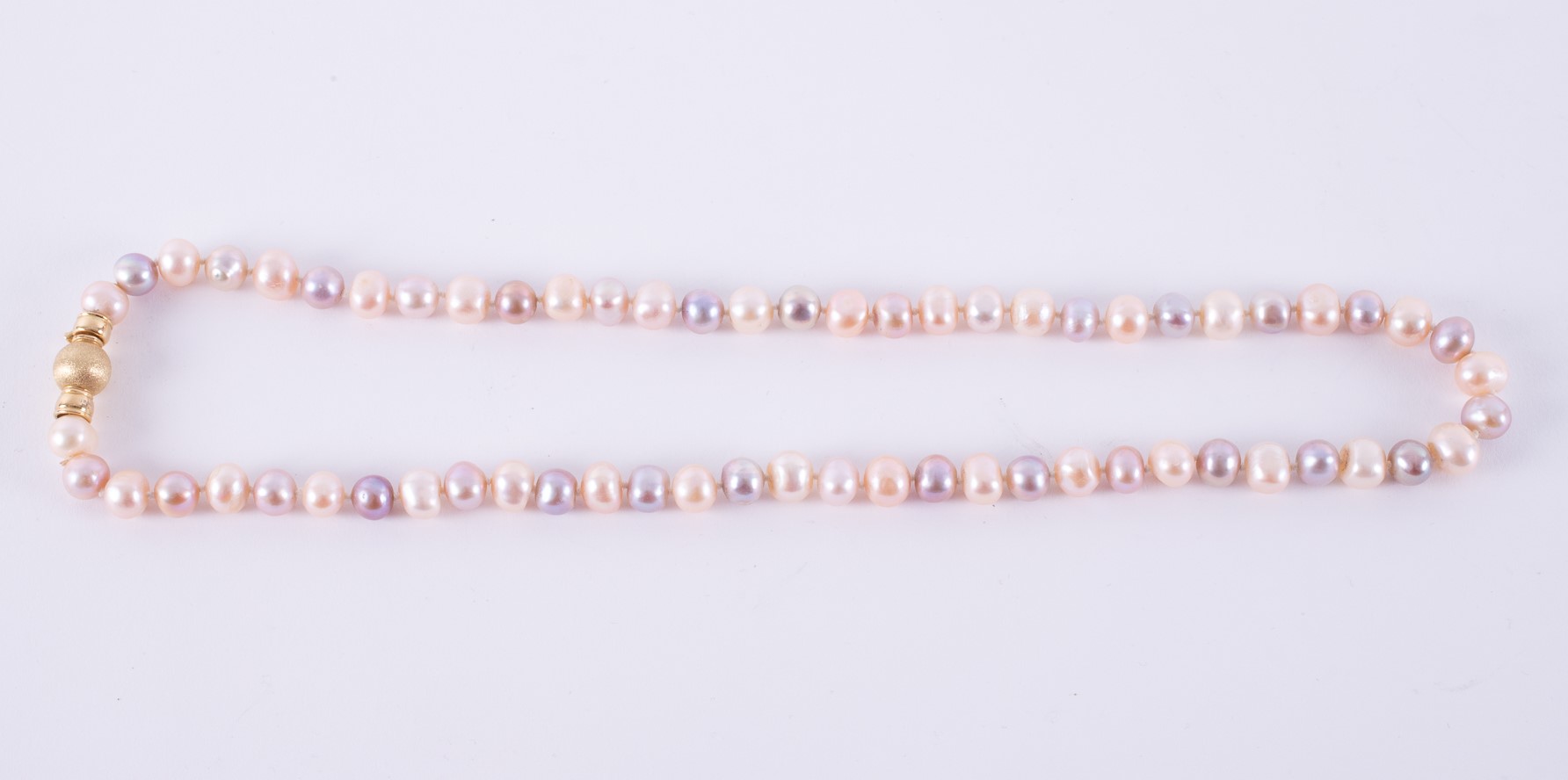 A 19" string of pastel coloured freshwater pearls set to an 18ct yellow gold brushed clasp, the - Image 2 of 2